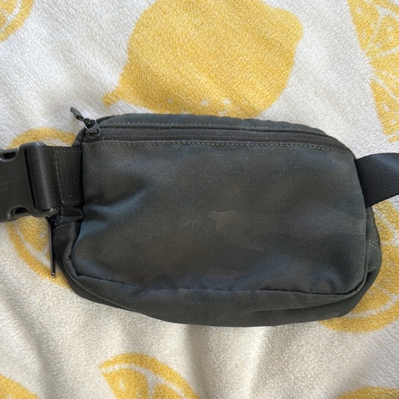 lululemon athletica Black Belt Bag Sleek Minimalist Design - Picture 4 of 4